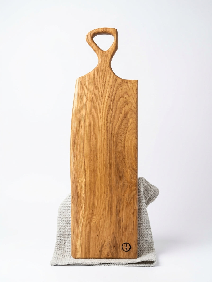 Stor skärbräda & serveringsbräda i ek med handtag – 68 cm